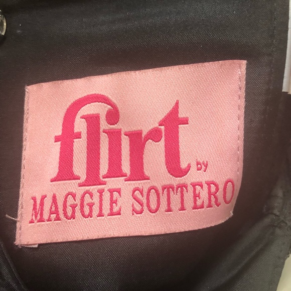 Beautiful Prom or fancy dress - Picture 7 of 7